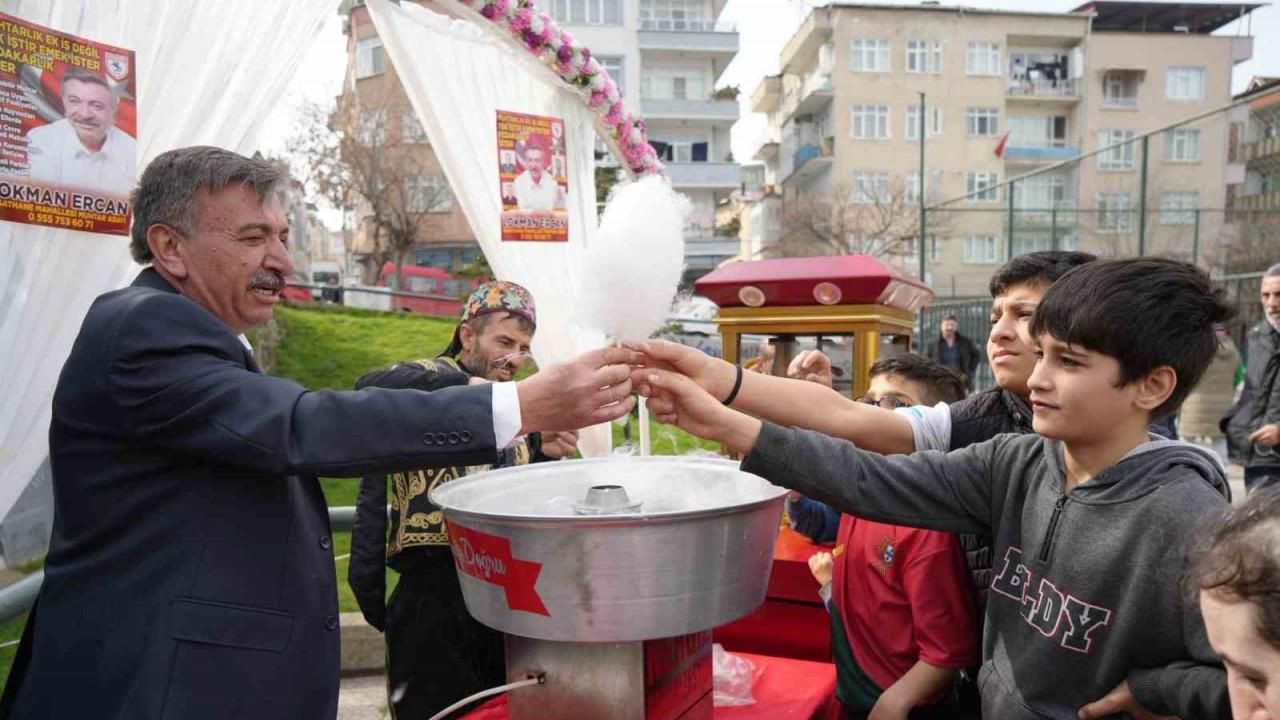 Muhtar adayından çocukların gönlüne dokunan hareket