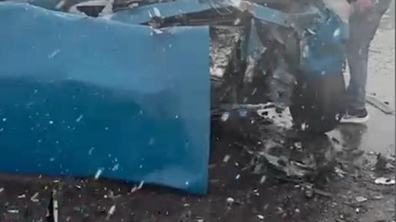 Niğde’de iki otomobil kafa kafaya çarpıştı: 5 yaralı