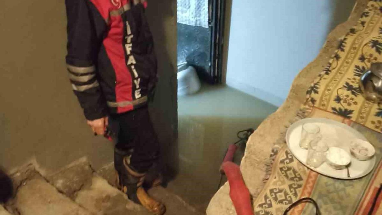 Van’da yoğun sağanak yağış su taşkınlarına neden oldu