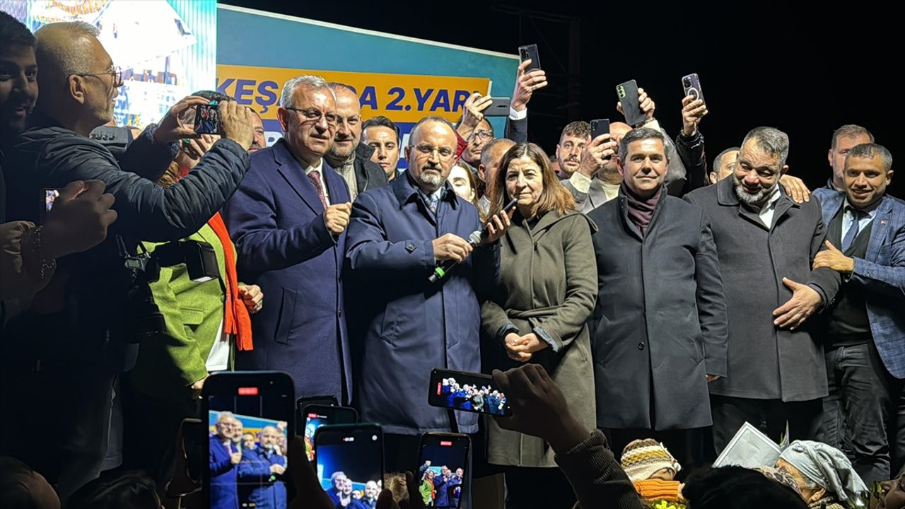 EDİRNE - Cumhurbaşkanı Erdoğan, Edirne'de düzenlenen mitingde vatandaşlara telefonla seslendi