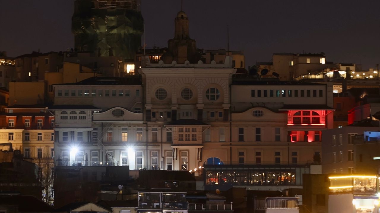 İSTANBUL - Salt Galata'nın ışıkları iklim krizine dikkati çekmek için bir saatliğine kapatıldı