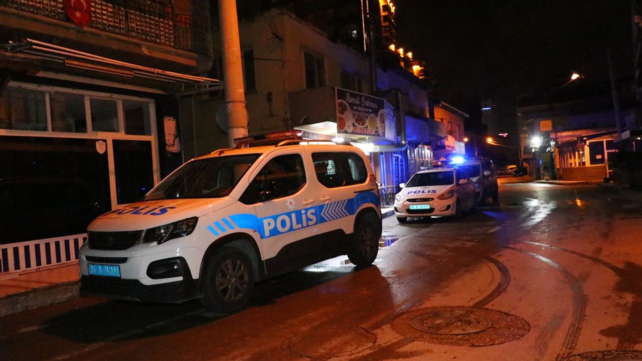 İZMİR - Evinde bıçaklanan kişi hastanede öldü