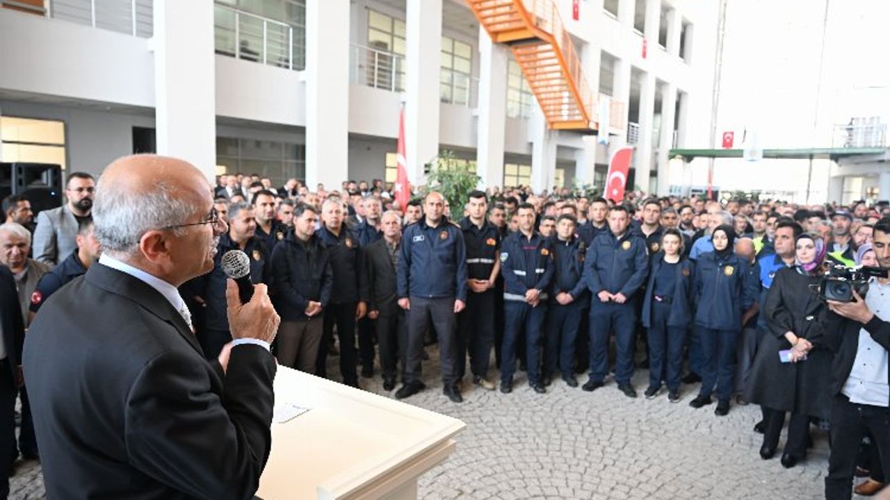 Başkan Sami Er personelle bayramlaştı