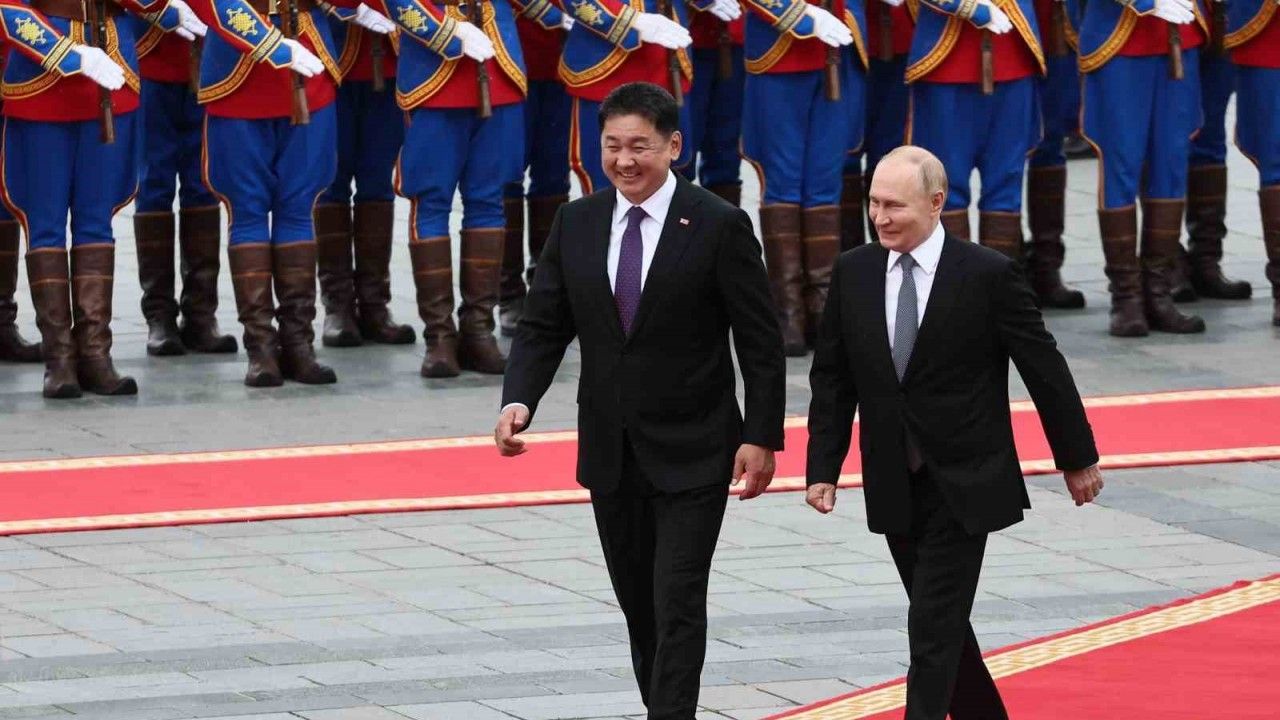 Putin, Moğolistan’da resmi törenle karşılandı