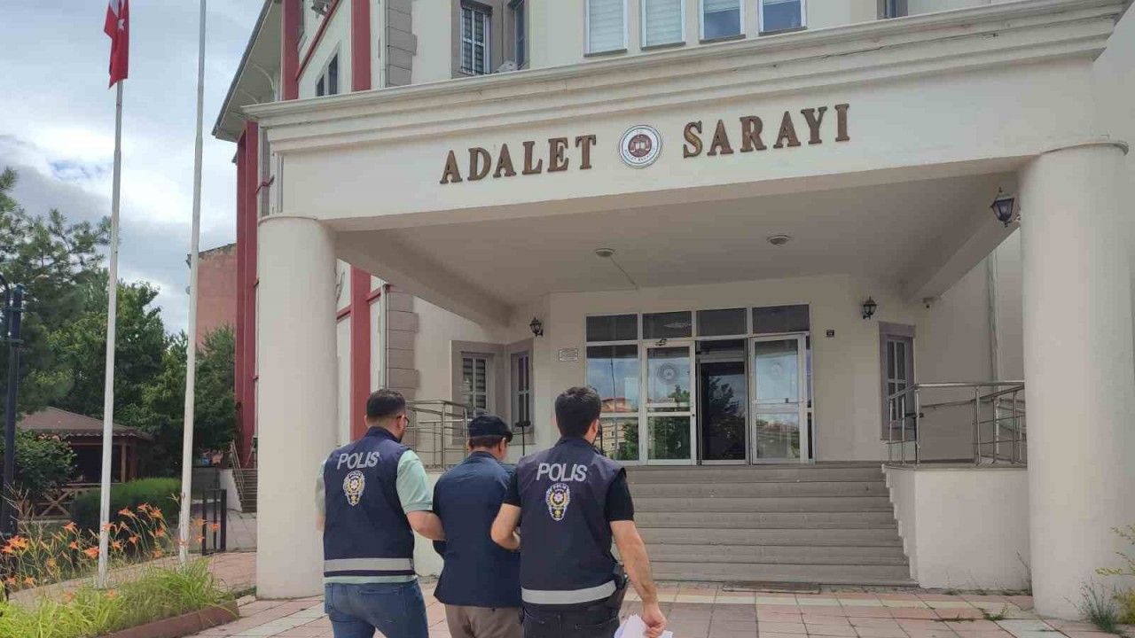 11 yıl hapis cezasıyla aranıyordu, polisten kaçamadı