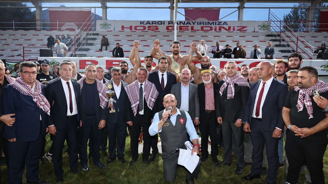 Sinoplu Mustafa Taş, altın kemerin sahibi oldu!