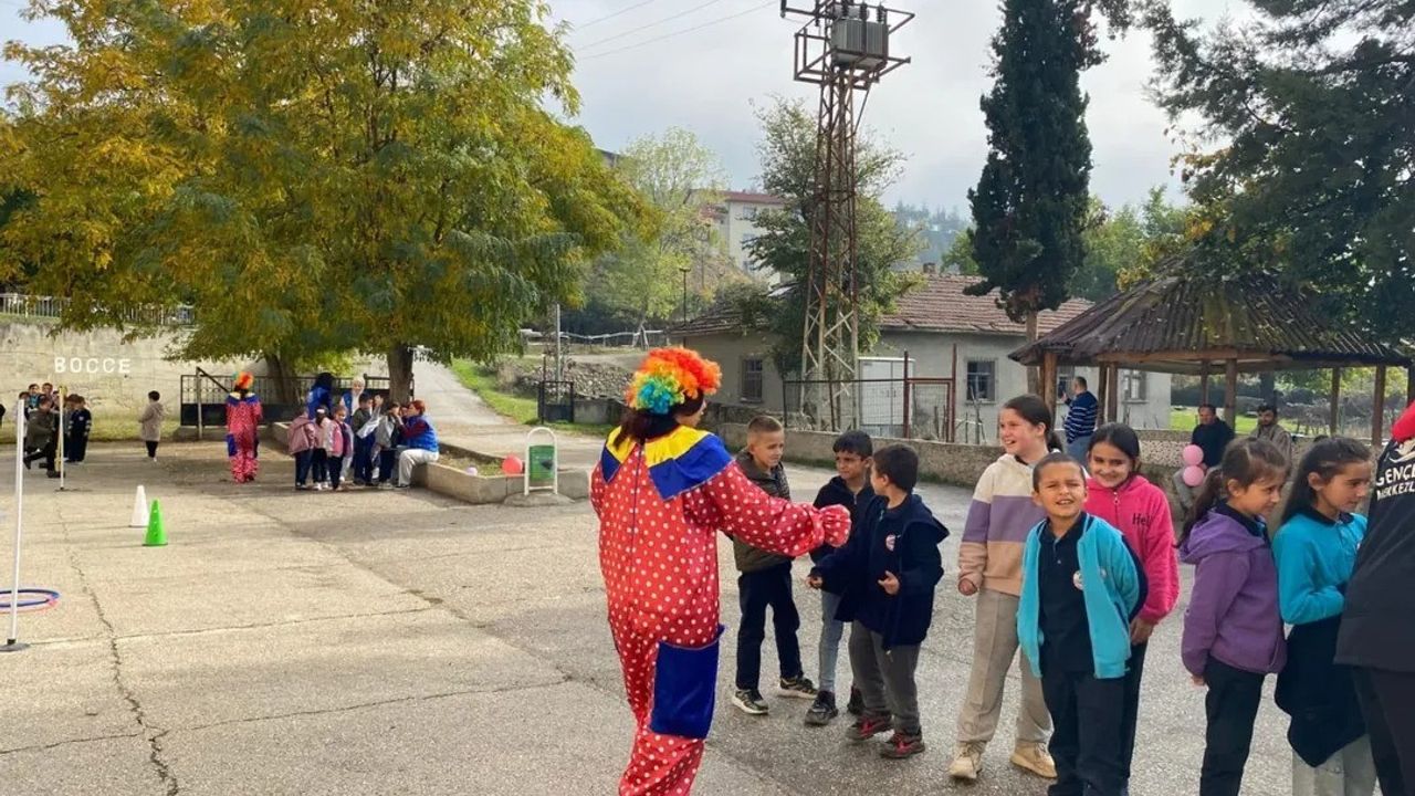 Gençler köy okullarına sevgi, enerji ve üretkenlik taşıdı