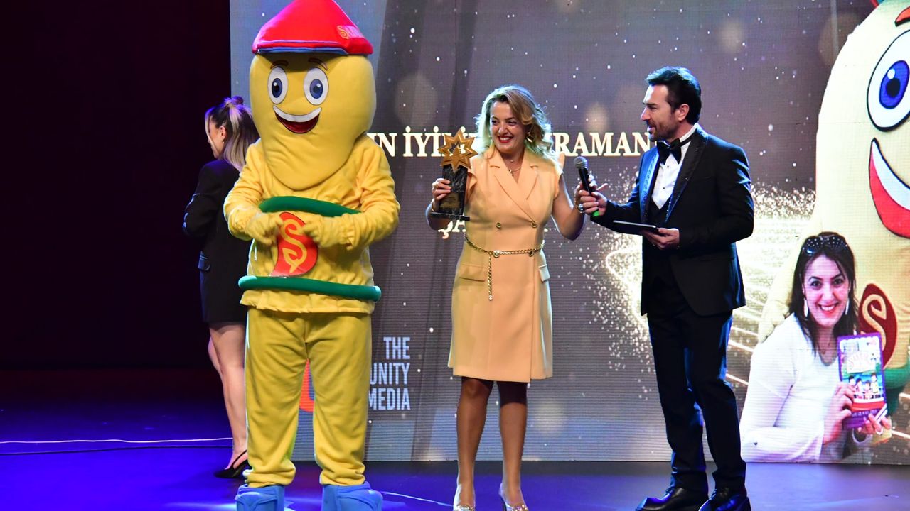 Sinoplu yazarın karakteri "Şakrak"a Yılın İyilik Kahramanı ödülü