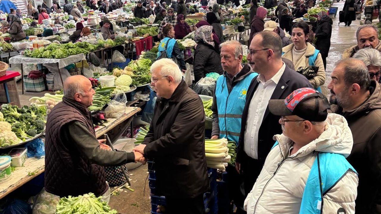 İYİ Parti Sinop'ta pazar esnafının nabzını tuttu