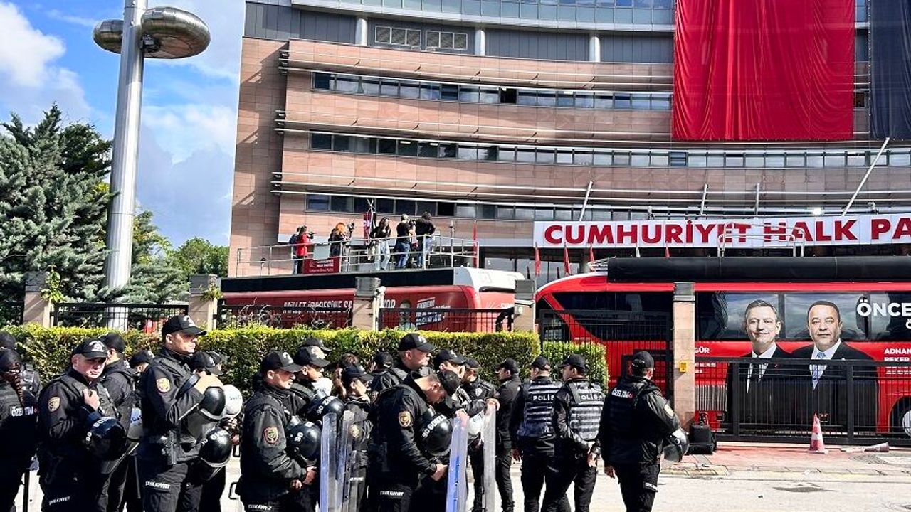 CHP Genel Merkezi önünde gerginlik