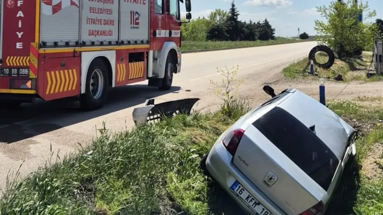 Otomobiller çarpıştı: 3'ü ağır 6 yaralı