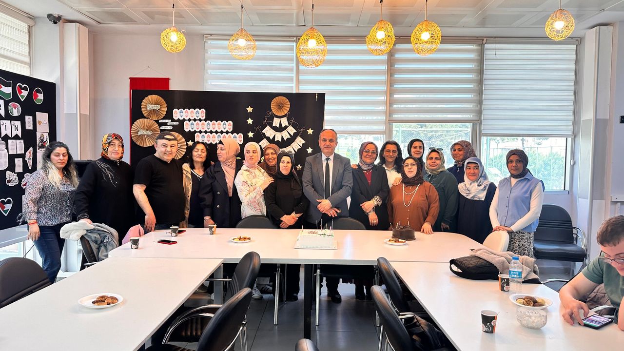 Otizmli bireylerin annelerine anlamlı kutlama