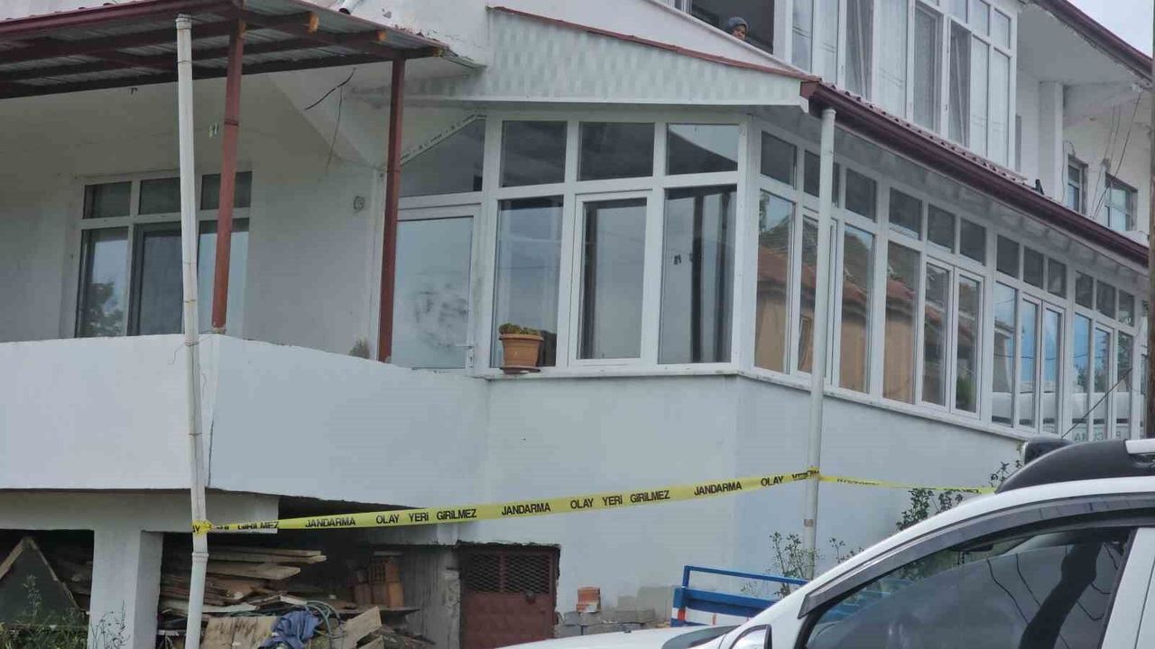 28 yaşındaki genç ölü bulundu, kız arkadaşı gözaltında