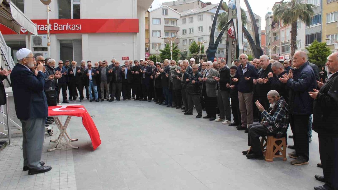 Hacı adayları kutsal topraklara dualarla uğurlandı