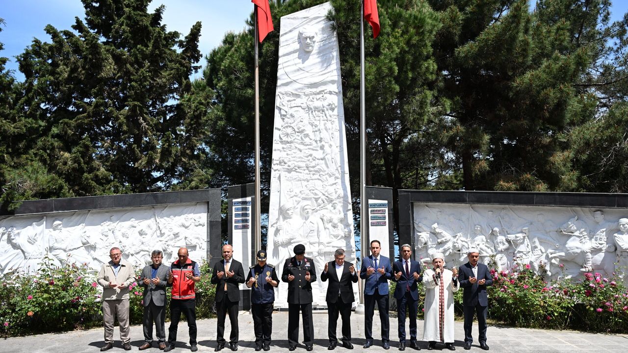 Sinop’ta şehitler bayram arefesinde dualarla anıldı
