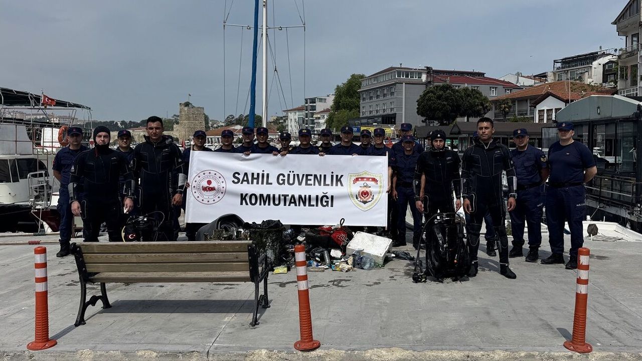Sinop'ta denizden çıkarılan atıklar farkındalık için sergilendi
