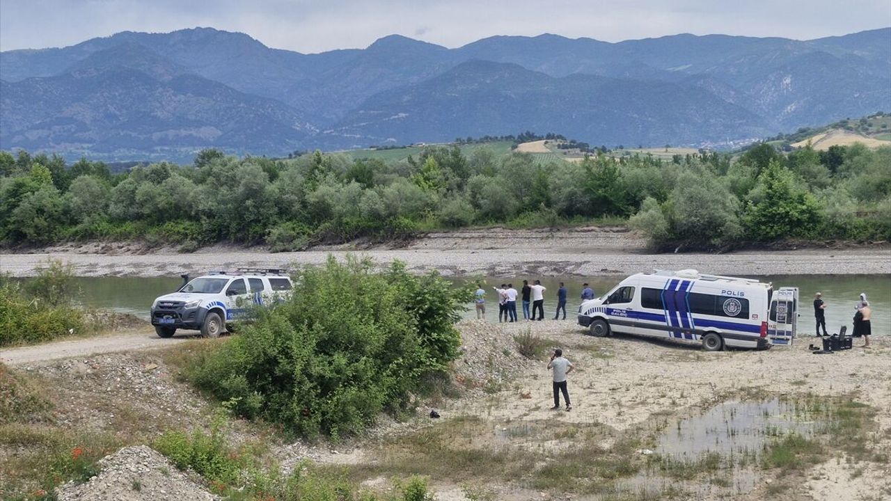 Kelkit Çayı'na düşen genci arama çalışmaları 13. günde