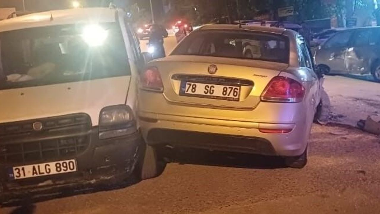 5 aracın karıştığı zincirleme kazada 2 kişi yaralandı