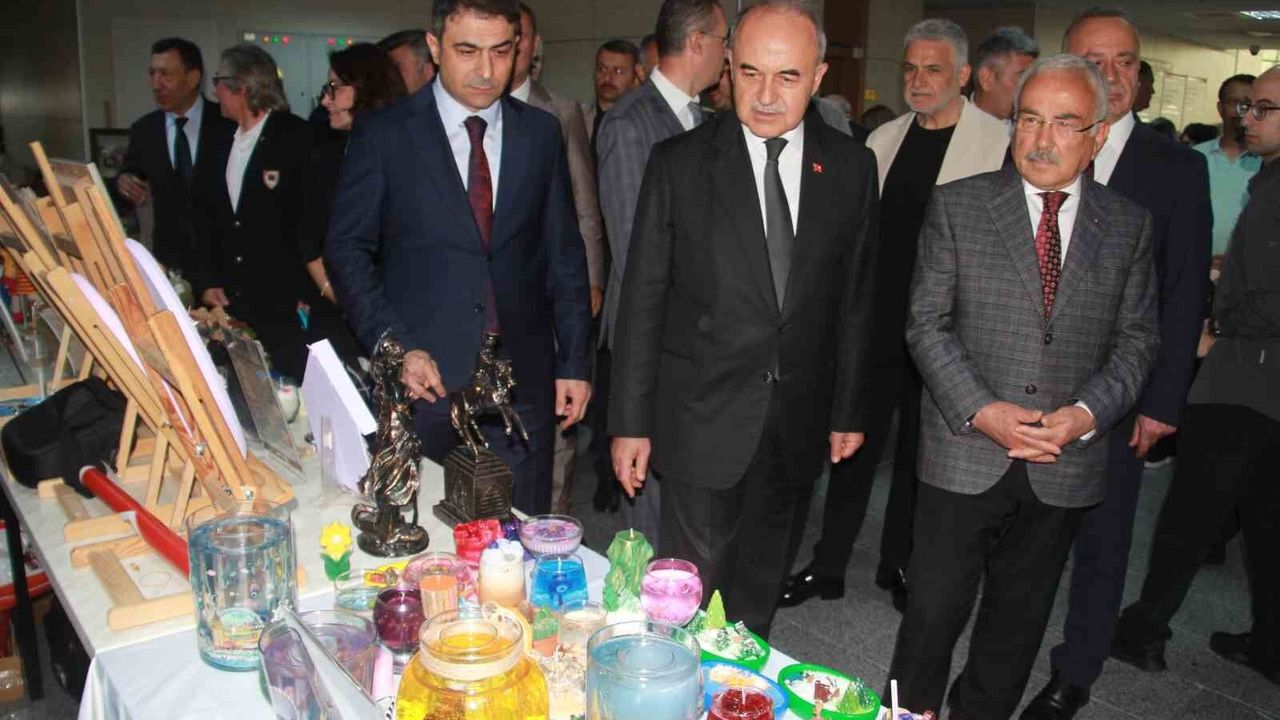 Hükümlülerin el emeği ürünleri sergilendi