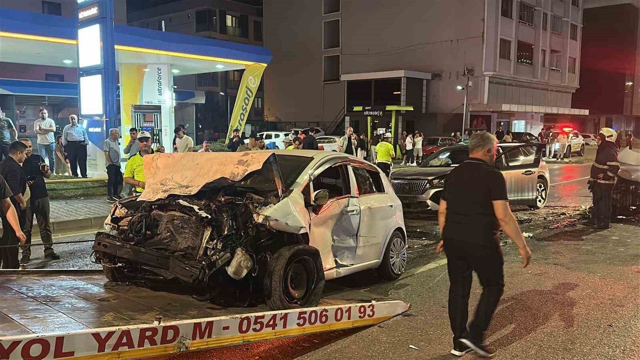 Kontrolden çıkan otomobil karşı şeride geçti: 5 yaralı