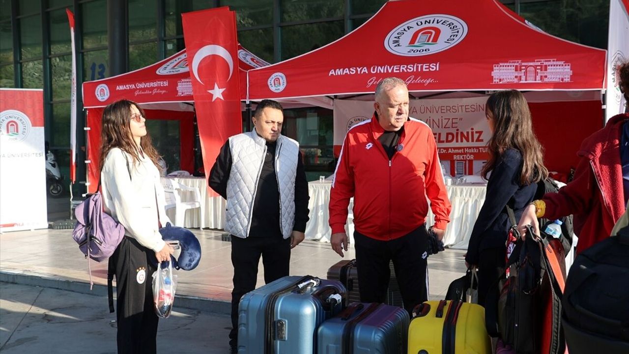 Amasya'ya giden üniversite öğrencilerine sürpriz karşılama