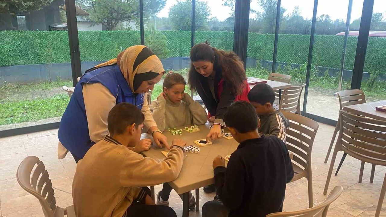 Çocuklar akıl ve zeka oyunlarıyla hem eğlendi hem öğrenci