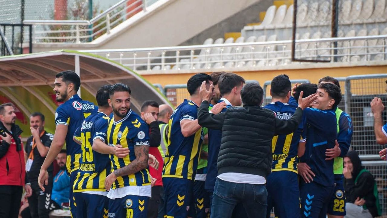 Küçükçekmece Sinopspor deplasmanda şov yaptı!
