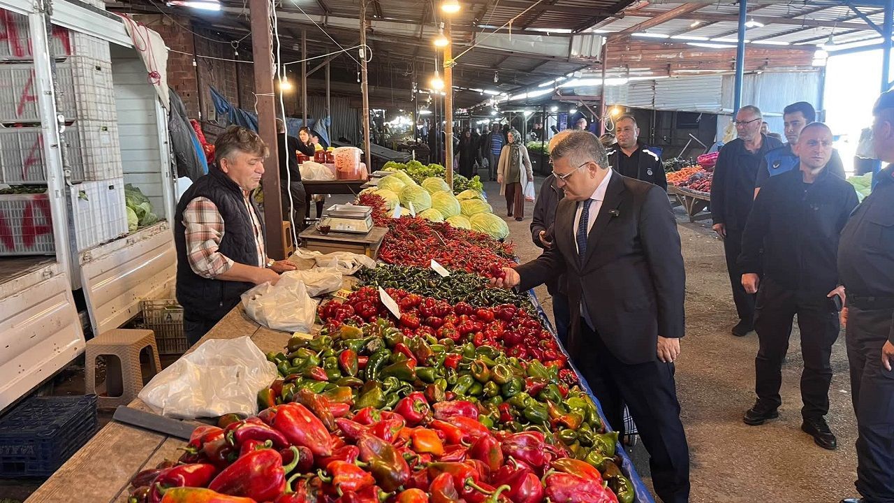 Vali Özarslan halk pazarını ziyaret etti