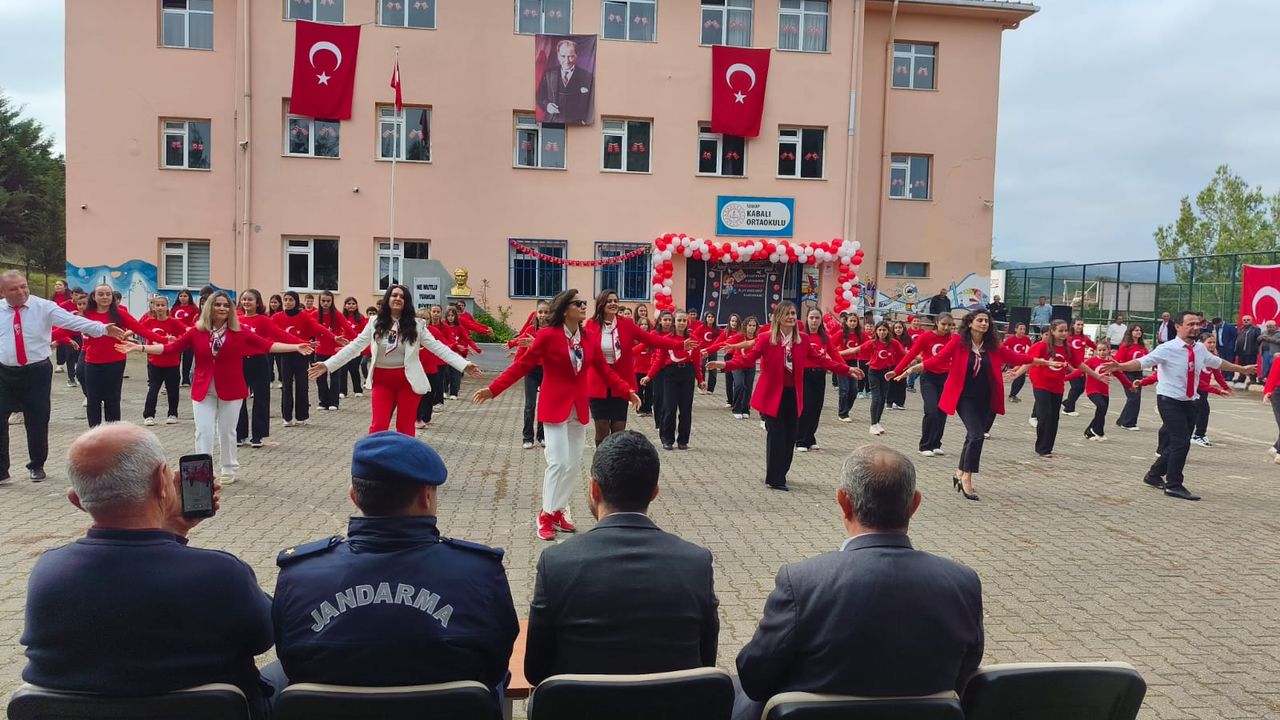 Sinop Kabalı Ortaokulu’nda Cumhuriyet coşkusu
