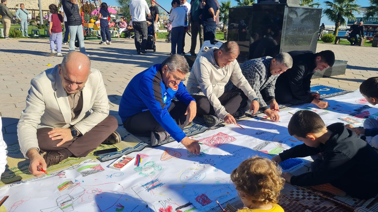 Sinop protokolü Gazze için çocuklarla kalem tuttu
