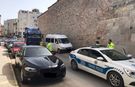 Hatalı park edilen minibüs Sinop trafiğini kilitledi