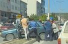 Otomobil orta refüje çıktı