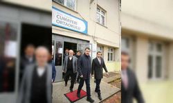 Bakan Kurum, depremden etkilenen Cumayeri'nde muhtarlarla buluştu