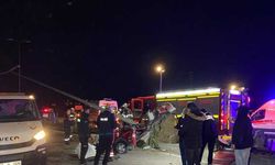 Bartın'da otomobilin direğe çarpması sonucu 15 yaşındaki sürücü öldü, 3 arkadaşı  yaralandı
