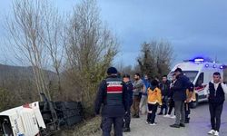 GÜNCELLEME - Bartın'da yolcu otobüsünün devrilmesi sonucu 40 kişi yaralandı