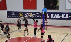 Karabük'te yurtlar arası voleybol turnuvasında şampiyon Hubbi Hatun oldu