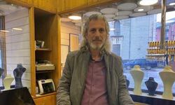 Müşteri gibi girdiği kuyumcuya not bırakıp bilezik çalan zanlı yakalandı