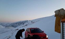 Bayburt'ta karda mahsur kalan 4 kişi kurtarıldı