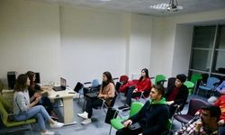 Bolu'da bir araya gelen öğrenciler yabancı dilleri karşılıklı etkileşimle öğreniyor
