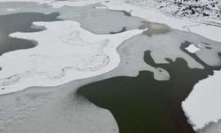 Bolu'da soğukların etkisiyle kısmen donan göl havadan görüntülendi