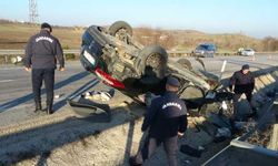 Çorum'da takla atan otomobildeki aynı aileden 4 kişi yaralandı