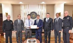 KAAN uygulaması ile vatandaşı dolandırılmaktan kurtaran görevliye teşekkür belgesi