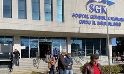 Karadeniz'de 5 ilde EYT'li vatandaşlar SGK önünde yoğunluk oluşturdu