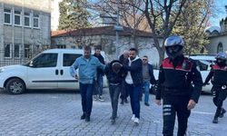 Patronunu silahla öldürdüğü iddia edilen çalışan ile bir zanlı adliyede