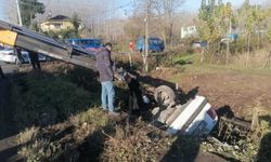 Samsun'da sulama kanalına devrilen otomobildeki karı koca yaralandı