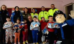 Sinop'ta, polislik mesleği köy çocuklarına "kanka" maskotu ile tanıtılıyor