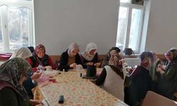 65 yaşındaki Sakine teyze çocukluğundan beri hayalini kurduğu çarşaf bağını öğreniyor