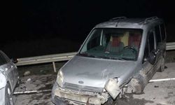 Amasya'da  hafif ticari araç ile otomobilin çarpıştığı kazada 2 kişi yaralandı