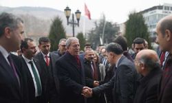 Bakan Akar, Tokat'ta Valiliği ve Belediyeyi ziyaret etti