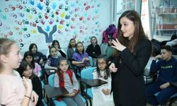 Boğulma tehlikesi geçirip 3 yıl konuşamayan genç, işaret dili eğitmeni oldu